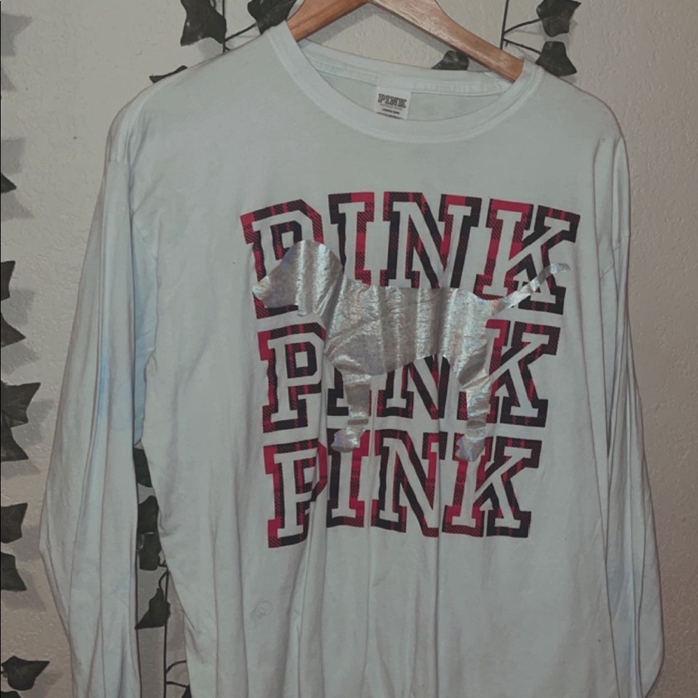 Fits true to size, no stains! Never worn nothing wrong with it just want it out